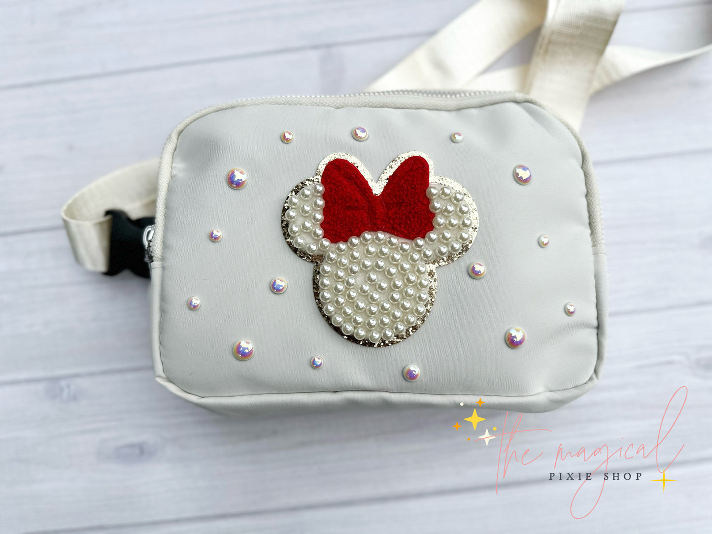Ivory Bag with Red Bow Mouse Patch
